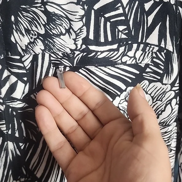 Erin London size, large Floral Black and White zip front jacket - Picture 6 of 7